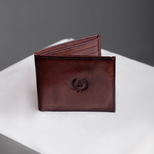 Blanc - A sleek, minimalist bi-fold wallet with an integrated flip ID section, Blanc is thoughtfully designed to maximise utility while maintaining an exceptionally slim profile. Focused shot on a pedestal