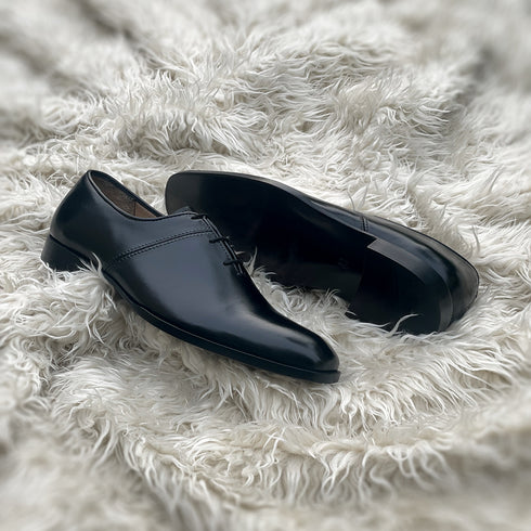 Andre - Whole-cut made from the finest black calf leather.
