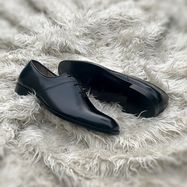 Andre - Whole-cut made from the finest black calf leather.