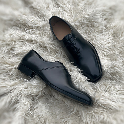 Andre - Whole-cut made from the finest black calf leather.