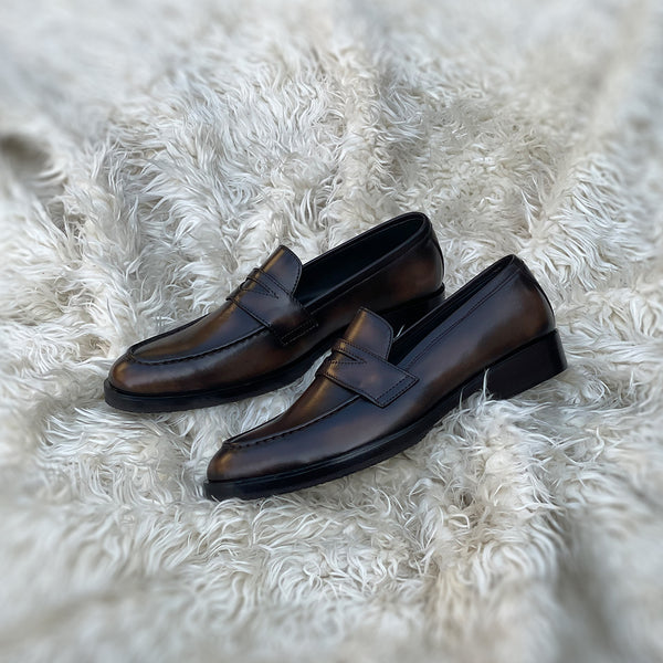 Alonso - Penny loafer made from the finest Crust Calf leather. Soft inner cow leather lining and vegetable tanned leather mid-sole. Additional Vibram out-sole protector for maximum durability. FInished in the beautiful Caramel patina