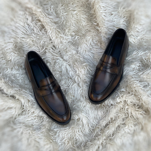 Alonso - Penny loafer made from the finest Crust Calf leather. Soft inner cow leather lining and vegetable tanned leather mid-sole. Additional Vibram out-sole protector for maximum durability. FInished in the beautiful Caramel patina
