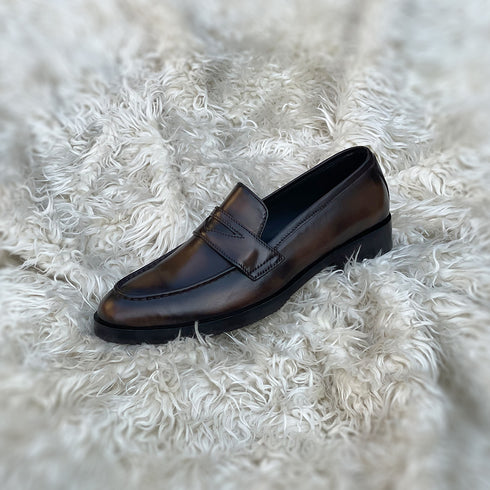 Alonso - Penny loafer made from the finest Crust Calf leather. Soft inner cow leather lining and vegetable tanned leather mid-sole. Additional Vibram out-sole protector for maximum durability. FInished in the beautiful Caramel patina