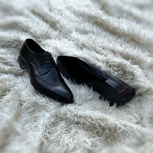 Burnam - Wingtip derby with toe medallion & brogue detailing. Made from high quality black calf leather