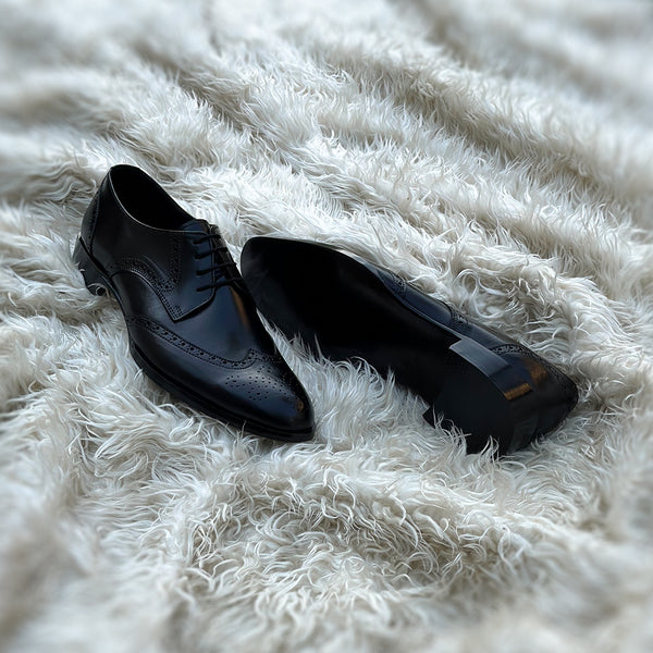 Burnam - Wingtip derby with toe medallion & brogue detailing. Made from high quality black calf leather