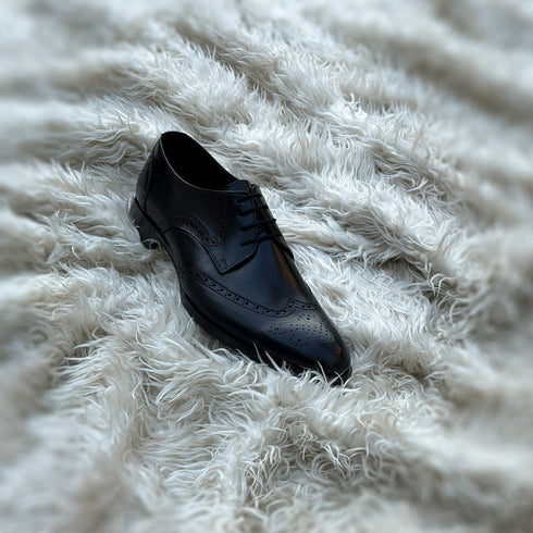 Burnam - Wingtip derby with toe medallion & brogue detailing. Made from high quality black calf leather