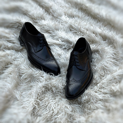 Burnam - Wingtip derby with toe medallion & brogue detailing. Made from high quality black calf leather