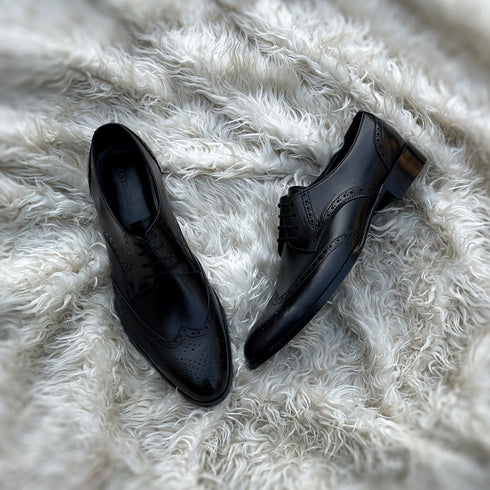 Burnam - Wingtip derby with toe medallion & brogue detailing. Made from high quality black calf leather