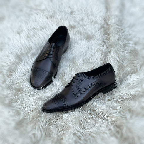 Edwin - Cap toe Derby with a beautiful medallion and brogue detailing. Finished in the unique Ashen Carob Patina