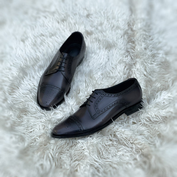 Edwin - Cap toe Derby with a beautiful medallion and brogue detailing. Finished in the unique Ashen Carob Patina