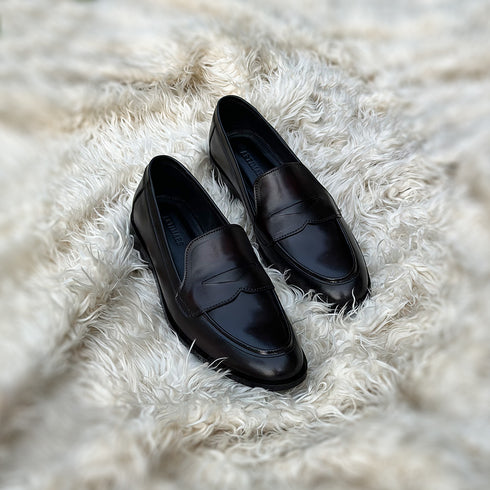 Gareth - Single component Penny loafer with a modern pattern design. Made from the finest soft crust calf leather. Finished in the very beautiful Dark Pecan patina.