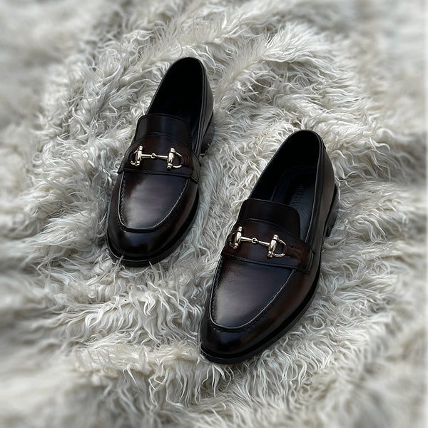 Heston - Horse-bit loafer with hand stitch apron and metallic golden accessory. Finished in the very beautiful Burnt Tobacco Patina