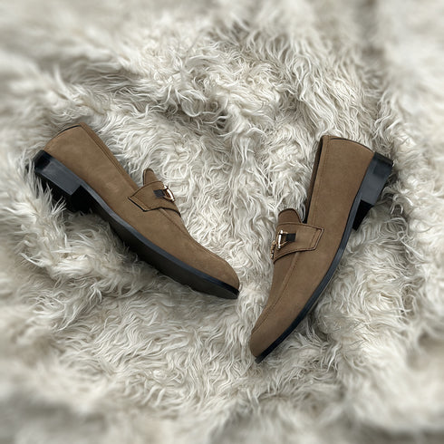 Heston - Horse-bit loafer meticulously hand-crafted in the finest suede leather. Soft inner cow leather and "CITY" rubber out-sole. Additionally Heston Sand dune features Artimaes Flex construction.