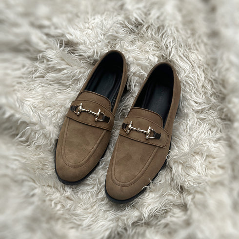 Heston - Horse-bit loafer meticulously hand-crafted in the finest suede leather. Soft inner cow leather and "CITY" rubber out-sole. Additionally Heston Sand dune features Artimaes Flex construction.