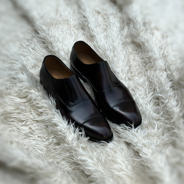 Kaiden A1 - Lazy-man Cap toe Oxford, meticulously hand-crafted from the finest Crust Calf leather. Finished in the masterful Dark Carob patina.