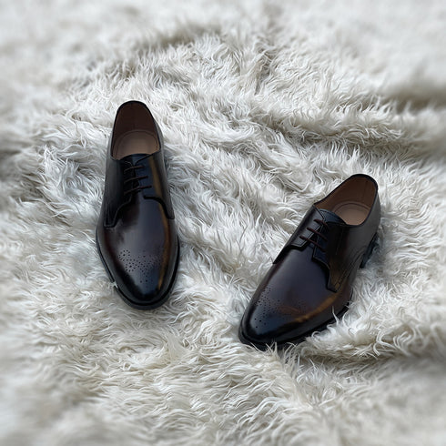 Keith - Two component derby made from the finest Crust calf leather. Elegant toe medallion detailing and 3 eyelet closure. Finished in the very beautiful Walnut patina