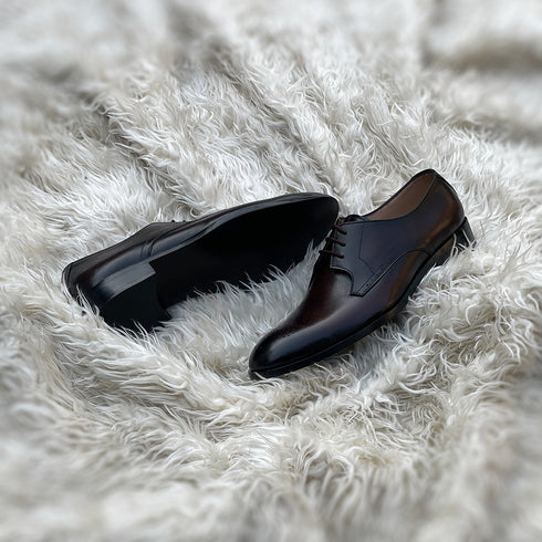 Keith - Two component derby made from the finest Crust calf leather. Elegant toe medallion detailing and 3 eyelet closure. Finished in the very beautiful Walnut patina