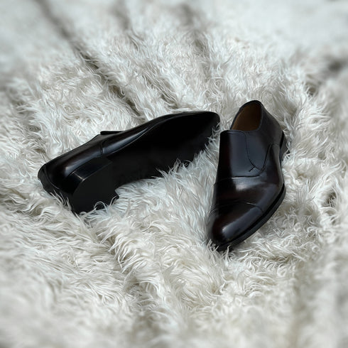 Kaiden A1 - Lazy-man Cap toe Oxford, meticulously hand-crafted from the finest Crust Calf leather. Finished in the masterful Dark Carob patina.