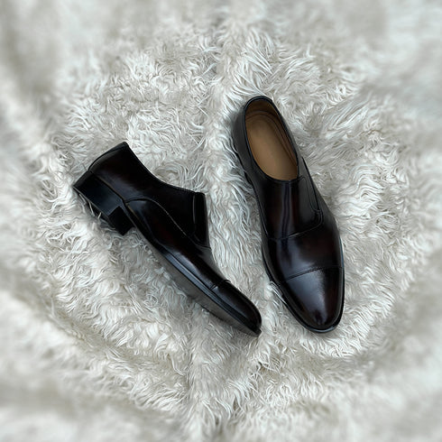 Kaiden A1 - Lazy-man Cap toe Oxford, meticulously hand-crafted from the finest Crust Calf leather. Finished in the masterful Dark Carob patina.