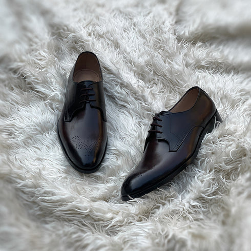 Keith - Two component derby made from the finest Crust calf leather. Elegant toe medallion detailing and 3 eyelet closure. Finished in the very beautiful Walnut patina