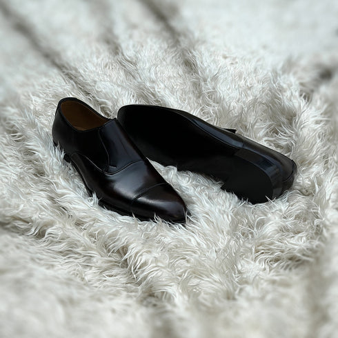 Kaiden A1 - Lazy-man Cap toe Oxford, meticulously hand-crafted from the finest Crust Calf leather. Finished in the masterful Dark Carob patina.