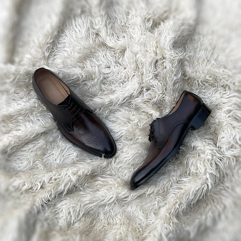 Keith - Two component derby made from the finest Crust calf leather. Elegant toe medallion detailing and 3 eyelet closure. Finished in the very beautiful Walnut patina