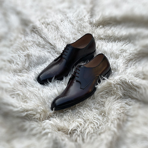 Keith - Two component derby made from the finest Crust calf leather. Elegant toe medallion detailing and 3 eyelet closure. Finished in the very beautiful Walnut patina