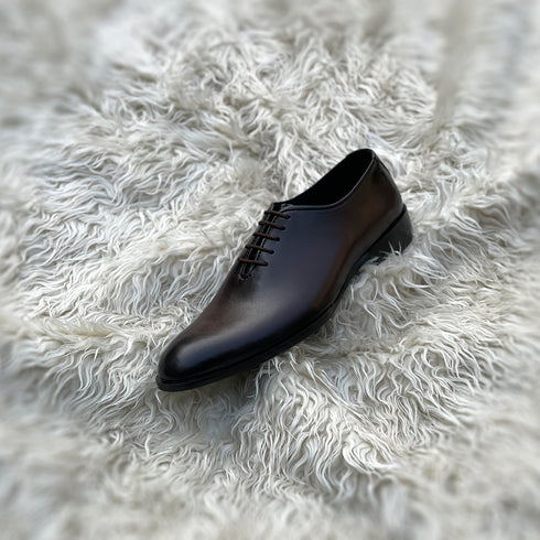 Kendrick - Single component whole-cut, meticulously hand-crafted from the finest crust Calf leather. Finished in the very beautiful Dark Mocca patina