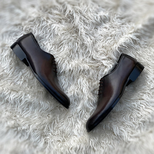 Kendrick - Single component whole-cut, meticulously hand-crafted from the finest crust Calf leather. Finished in the very beautiful Dark Mocca patina