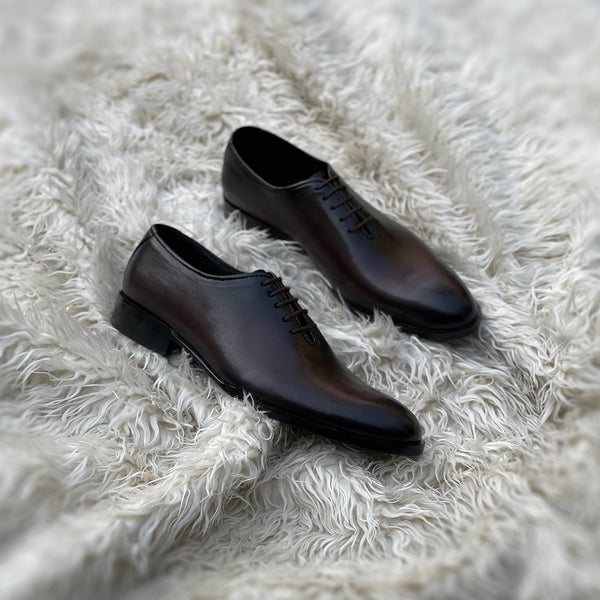 Kendrick - Single component whole-cut, meticulously hand-crafted from the finest crust Calf leather. Finished in the very beautiful Dark Mocca patina