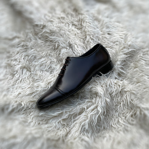 Leon - Single component whole-cut with a pseudo Cap toe. Finished in the subtle Dark Teak patina