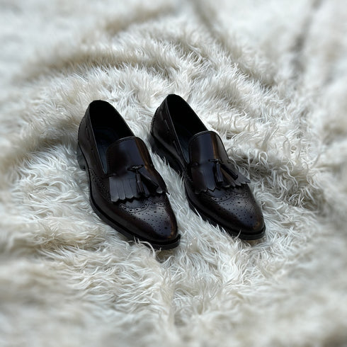 Martin - Fringe Tassel loafer with a Win-tip vamp and brogue detailing. Finished in the beautiful Chocolate patina.