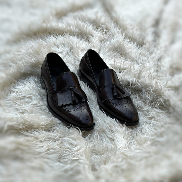 Martin - Fringe Tassel loafer with a Win-tip vamp and brogue detailing. Finished in the beautiful Chocolate patina.