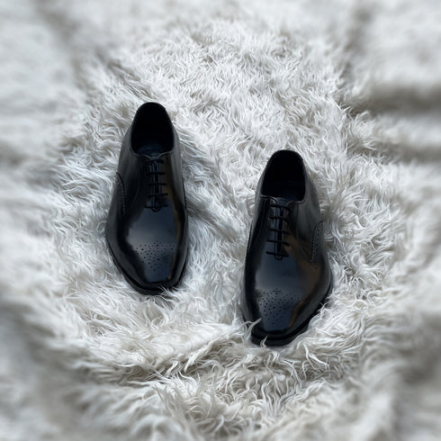 Oscar 2.0 - Two component Dress Oxford with an elegant toe & back counter medallion. Meticulously hand-crafted from the finest black calf leather.