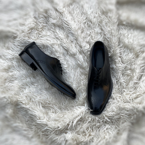 Oscar 2.0 - Two component Dress Oxford with an elegant toe & back counter medallion. Meticulously hand-crafted from the finest black calf leather.