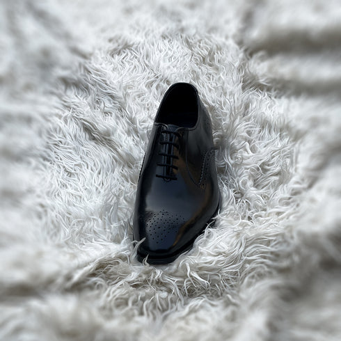 Oscar 2.0 - Two component Dress Oxford with an elegant toe & back counter medallion. Meticulously hand-crafted from the finest black calf leather.