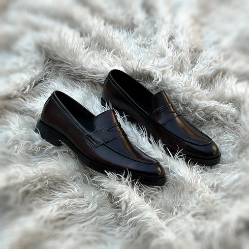 Alonso - Penny loafer made from the finest Calf leather. Soft inner cow leather lining and vegetable tanned leather mid-sole. Additional Vibram out-sole protector for maximum durability. FInished in the beautiful Pecan patina
