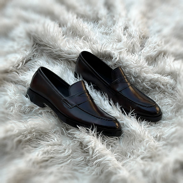 Alonso - Penny loafer made from the finest Calf leather. Soft inner cow leather lining and vegetable tanned leather mid-sole. Additional Vibram out-sole protector for maximum durability. FInished in the beautiful Pecan patina