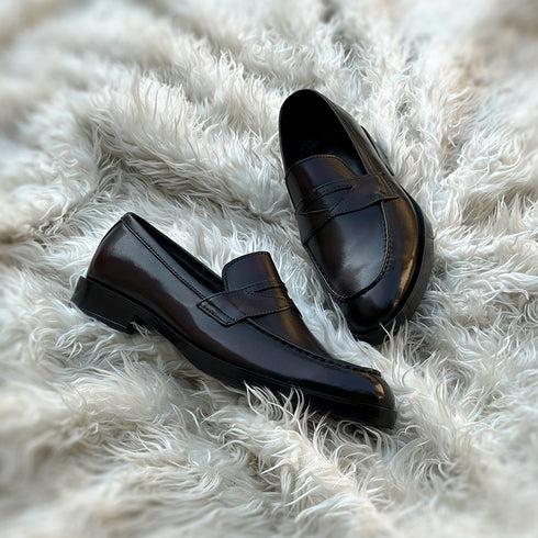 Alonso - Penny loafer made from the finest Calf leather. Soft inner cow leather lining and vegetable tanned leather mid-sole. Additional Vibram out-sole protector for maximum durability. FInished in the beautiful Pecan patina
