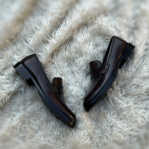 Alonso - Penny loafer made from the finest Calf leather. Soft inner cow leather lining and vegetable tanned leather mid-sole. Additional Vibram out-sole protector for maximum durability. FInished in the beautiful Pecan patina