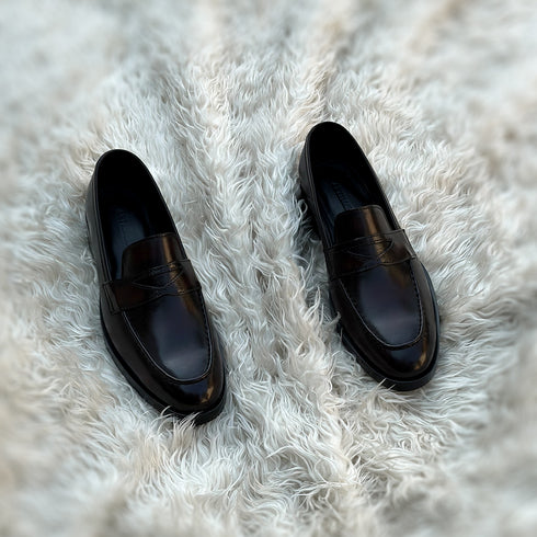 Alonso - Penny loafer made from the finest Calf leather. Soft inner cow leather lining and vegetable tanned leather mid-sole. Additional Vibram out-sole protector for maximum durability. FInished in the beautiful Pecan patina