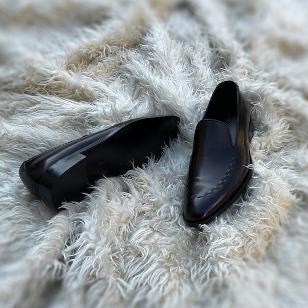 Simon - Whole-cut slip-on with hand-stitch detailing to create a pseudo apron. Meticulously hand-crafted using the finest Calf leather. Finished in the awe inspiring Carob patina.