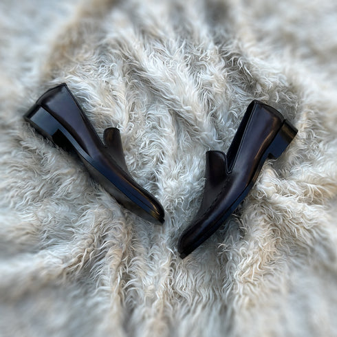 Simon - Whole-cut slip-on with hand-stitch detailing to create a pseudo apron. Meticulously hand-crafted using the finest Calf leather. Finished in the awe inspiring Carob patina.