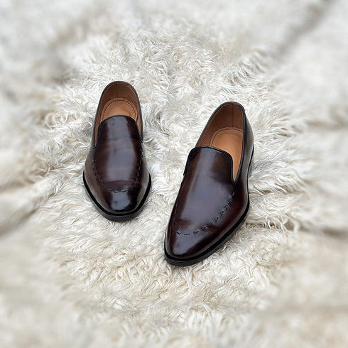 Simon - Wholecut slip-on with hand stitch detailing on the apron. Made from the finest Calf leather, soft inner crust calf leather lining and welted vegetable tanned leather sole. Finished in the beautiful gradient maple patina