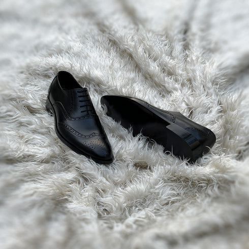 Winston - Wingtip Oxford with beautiful toe medallion and Brogue detailing. Made from the finest Black Calf leather.