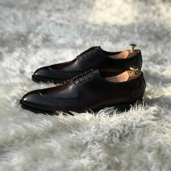 Warren - Whole-cut with hand stitch pseudo apron and back counter. Finished in the beautiful Dark Oak patina