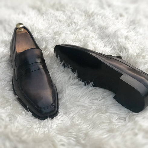 Hector - Penny loafer with a chiselled almond toe, made from very soft crust calf leather