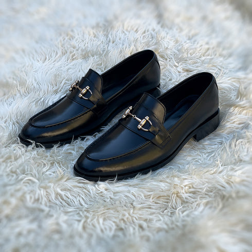 Heston - Horse-bit loafer with hand stitch apron and metallic golden accessory. Jet black finish