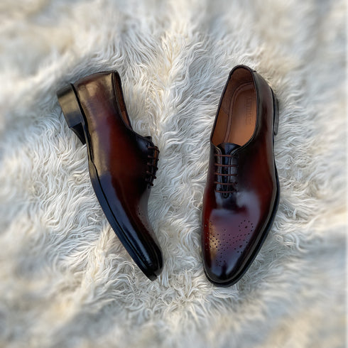 Isaac - Wholecut made from Calf leather with toe medallion detail in Mesquite Patina