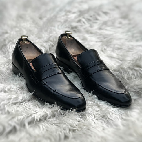 Lucas - Penny loafer with hand stitch detailing. Made from high quality Calf leather, soft inner leather lining and rounded edge leather sole